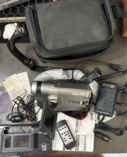 JVC Super VHS GR-SXM720U Compact Camcorder 400xDZ No Battery Tested Works *READ*