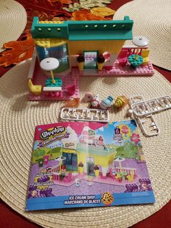 Shopkins building blocks ice cream shop