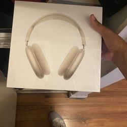 AirPod Maxes 