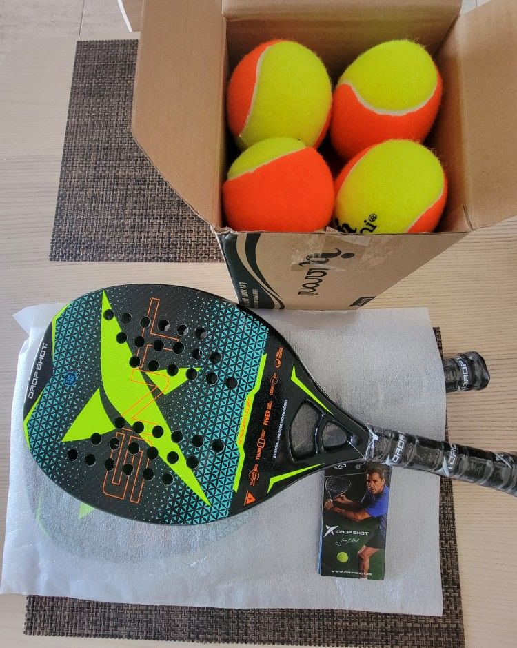 Paddle Tennis Racket + 12  Paddle Ball 