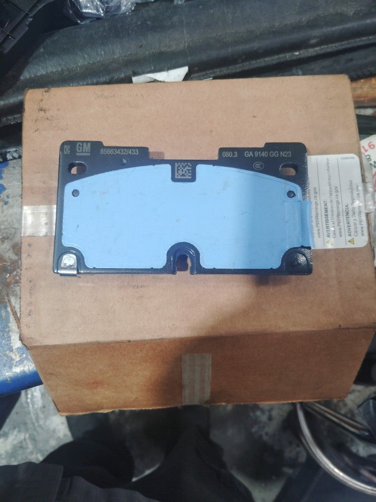 Front Brake Pads For 19-25 Escalade Silverado Sierra Oem