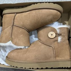 UGG Mini Bailey Button II Boots - Chestnut