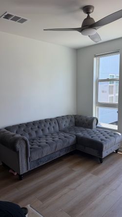 Great Condition Tufted Couch 97 in