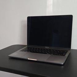 MacBook Pro 2018 (With Touch Bar) - 13"