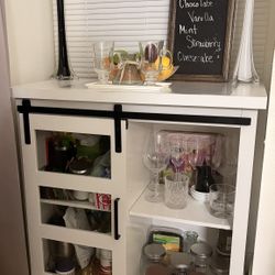 Sliding Glass Door /Gabinete Auxiliar Cafe