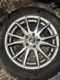 17-inch Factory OEM Wheel for a Buick Lucerne 235 55 17 good tire