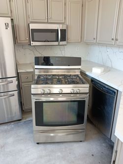 Gas Stove and microway  kenmoor  working good