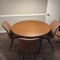 Dining Room Table With 3 Chairs 
