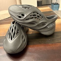 Onyx Foam Runners 