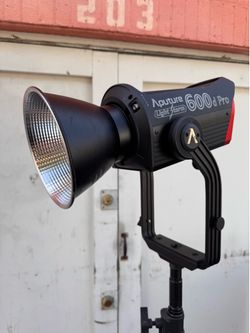 Aputure 600D Pro video light