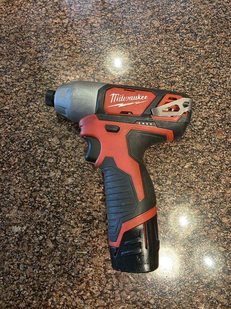 Milwaukee M12 1/4" Hex Impact Driver With CP2.0 Battery
