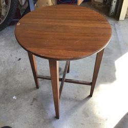 Antique table Style 67 ; 74 B Serial Namber 65220 Very good condition