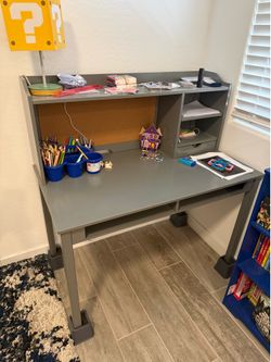 Kid desk