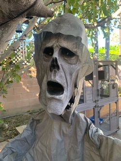 Halloween Flying Gray Hanging Ghoul Creepy Voice 69 inches