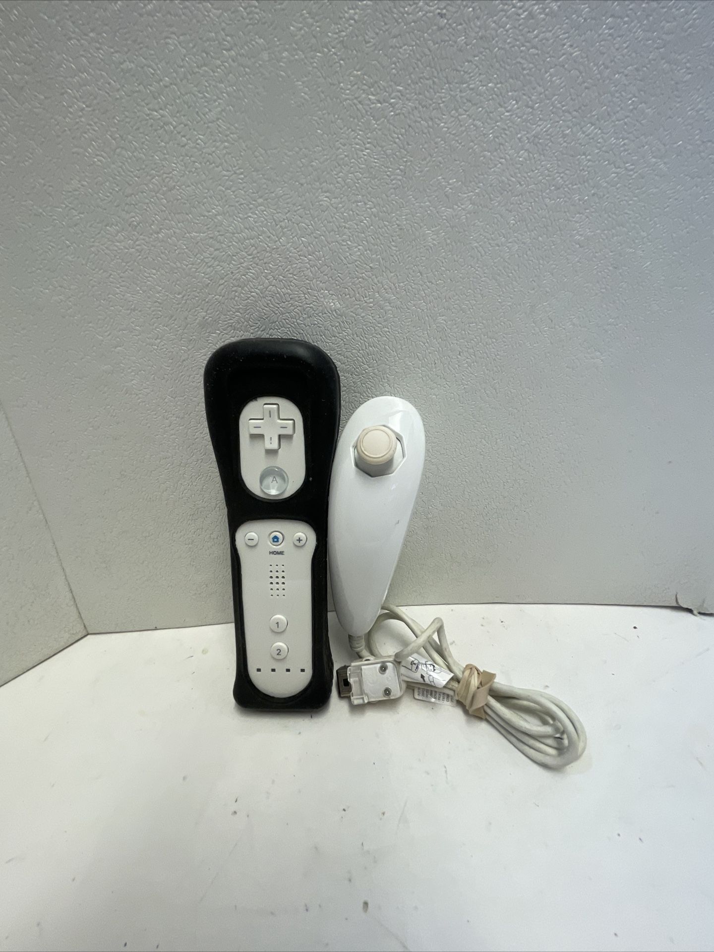 Official Nintendo Wii Remote Wiimote Controller White RVL-003 + Nunchuk RVL-004