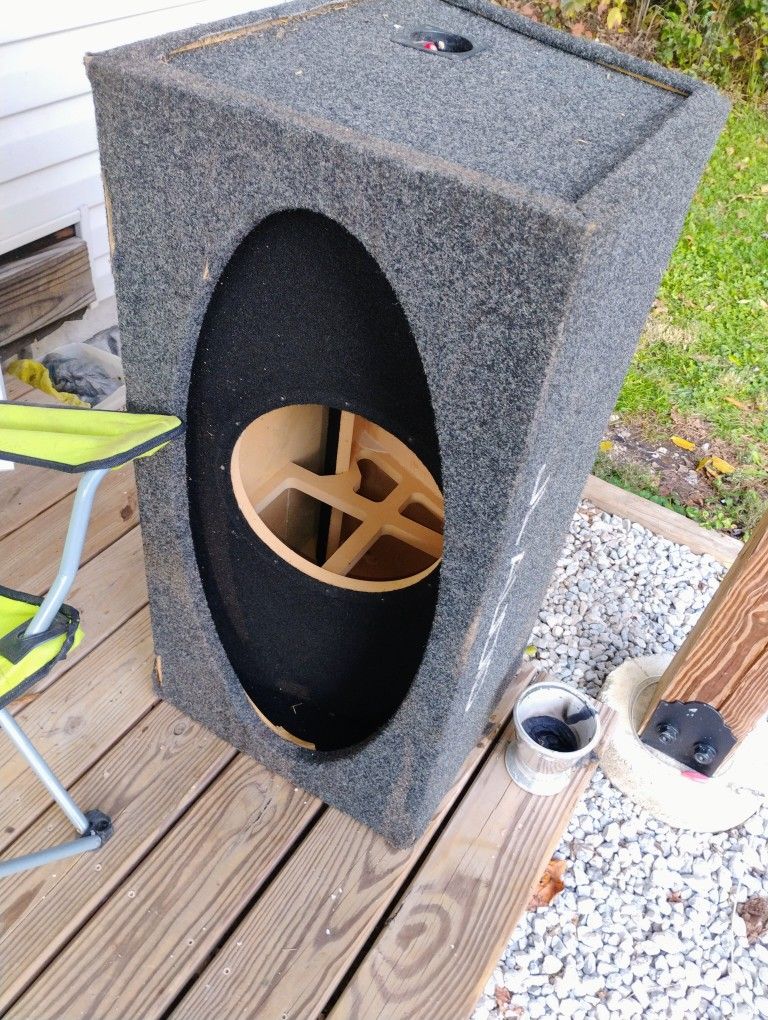 Jl Audio 10' Subwoofer Box