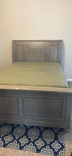 Ashley Furniture Lettner Queen Bed with Mattress