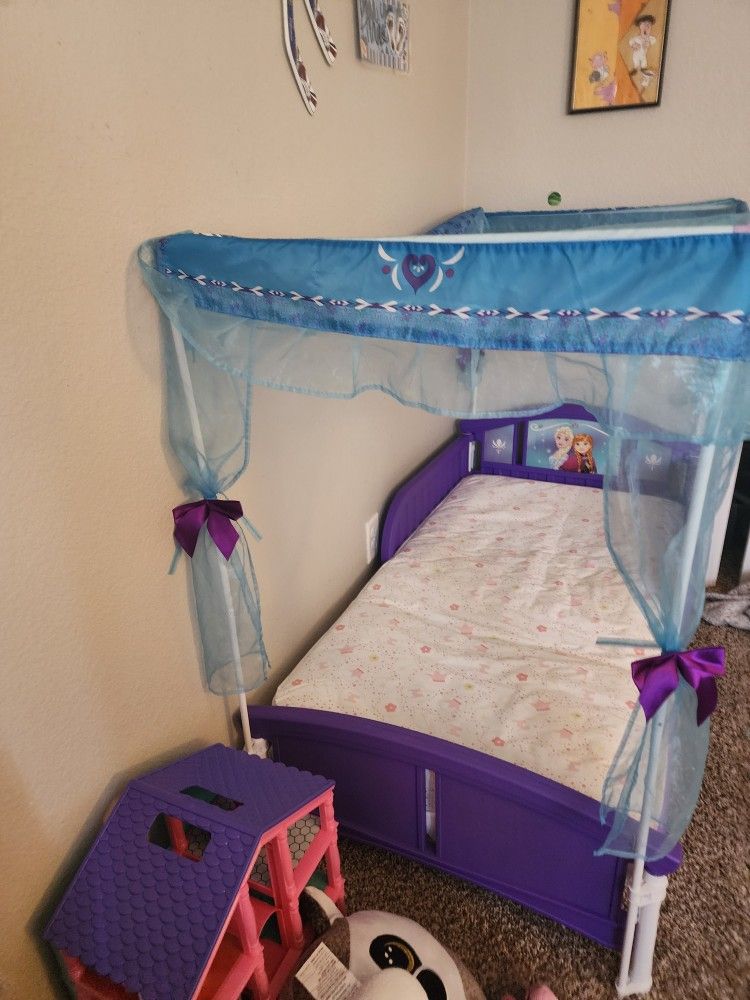 Girls Frozen Toddler Bed With Very New Mattress
