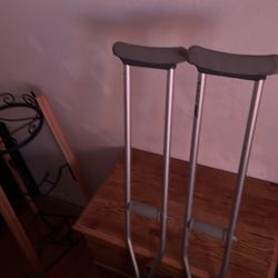 Crutches for someone who is 5’2 or taller up too 5’10