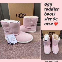 All my stuff is 💯 Authentic  Baby toddler uggs light pink New in box size 9c  $65 🙅🏻‍♀️ firm pick up only