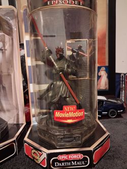 4 BRAND KNEW IN THE BOX STAR WARS FIGURES