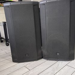 2 Jbl Srx 835p With Covers