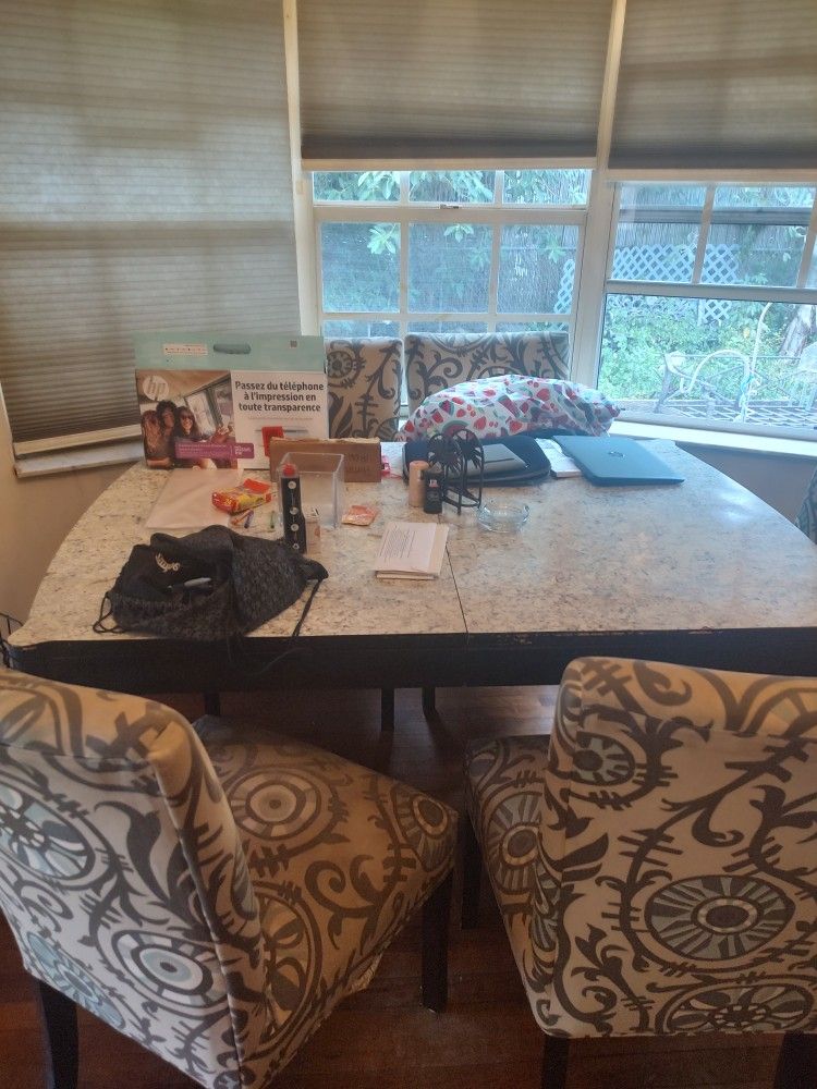 Kitchen Table And 6 Chairs