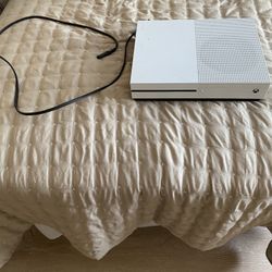 Xbox one S + power cord and some games 