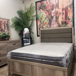 Queen Size Bedroom Set !