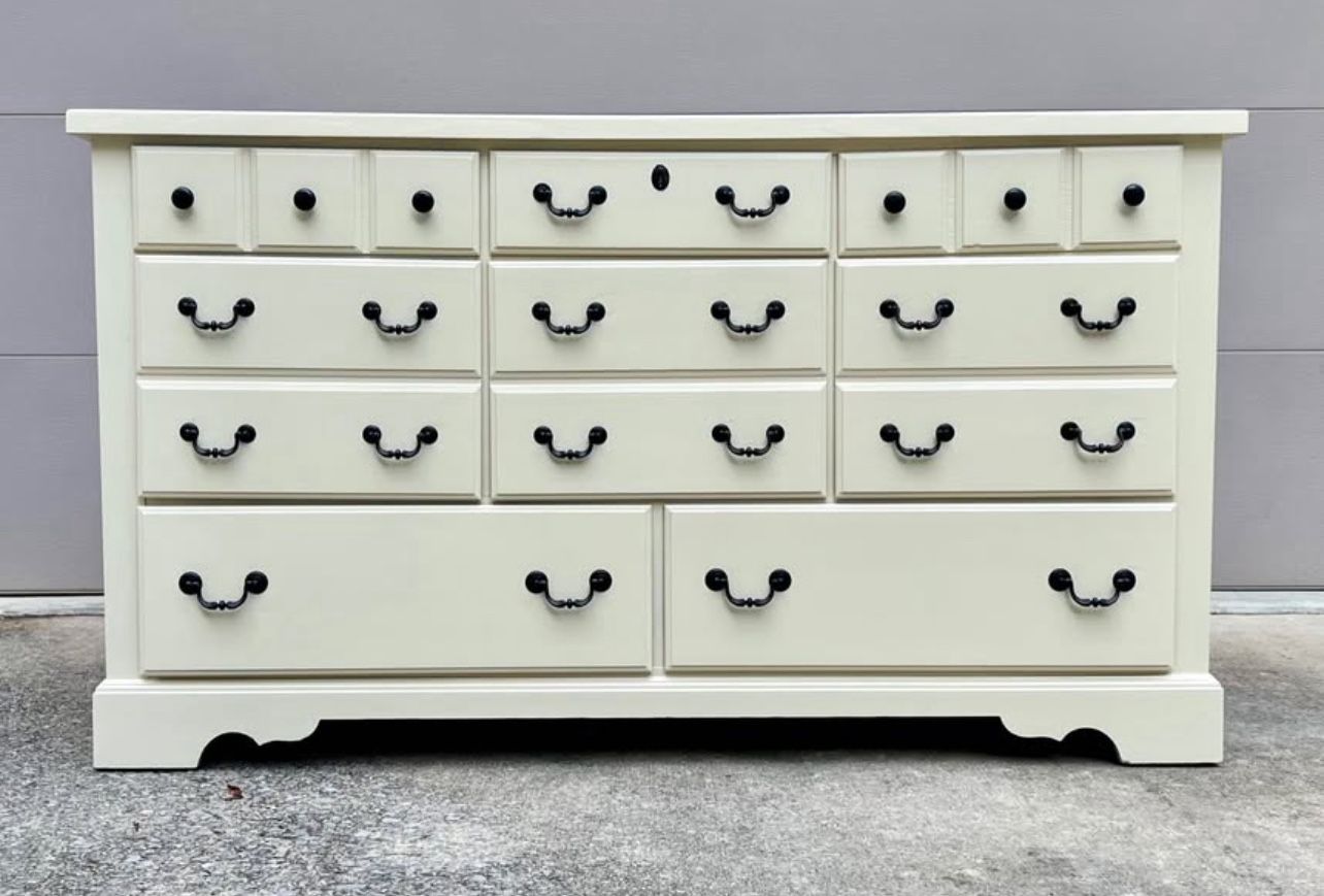 Bassett Dresser With 8 Drawers