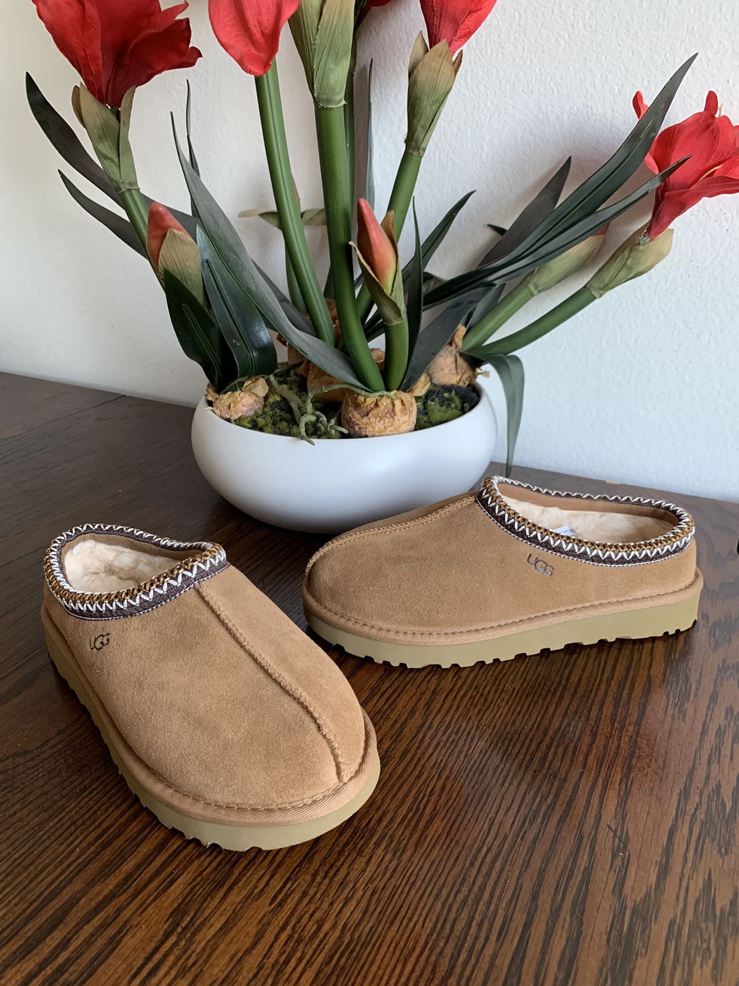 New Women UGG Slippers Size:9 No Box 