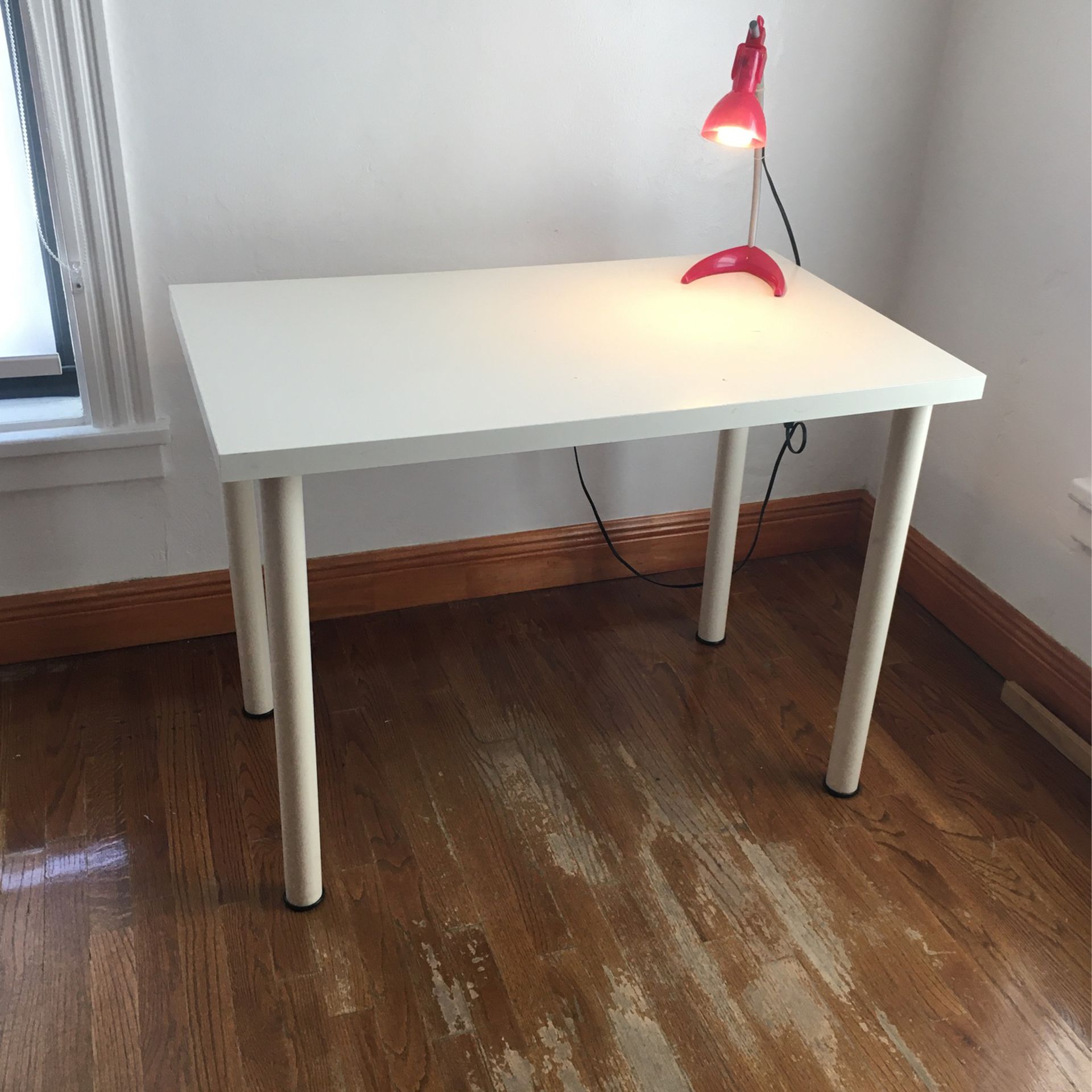 2 Work Desks/Tables + 2 lamps Bonus. 