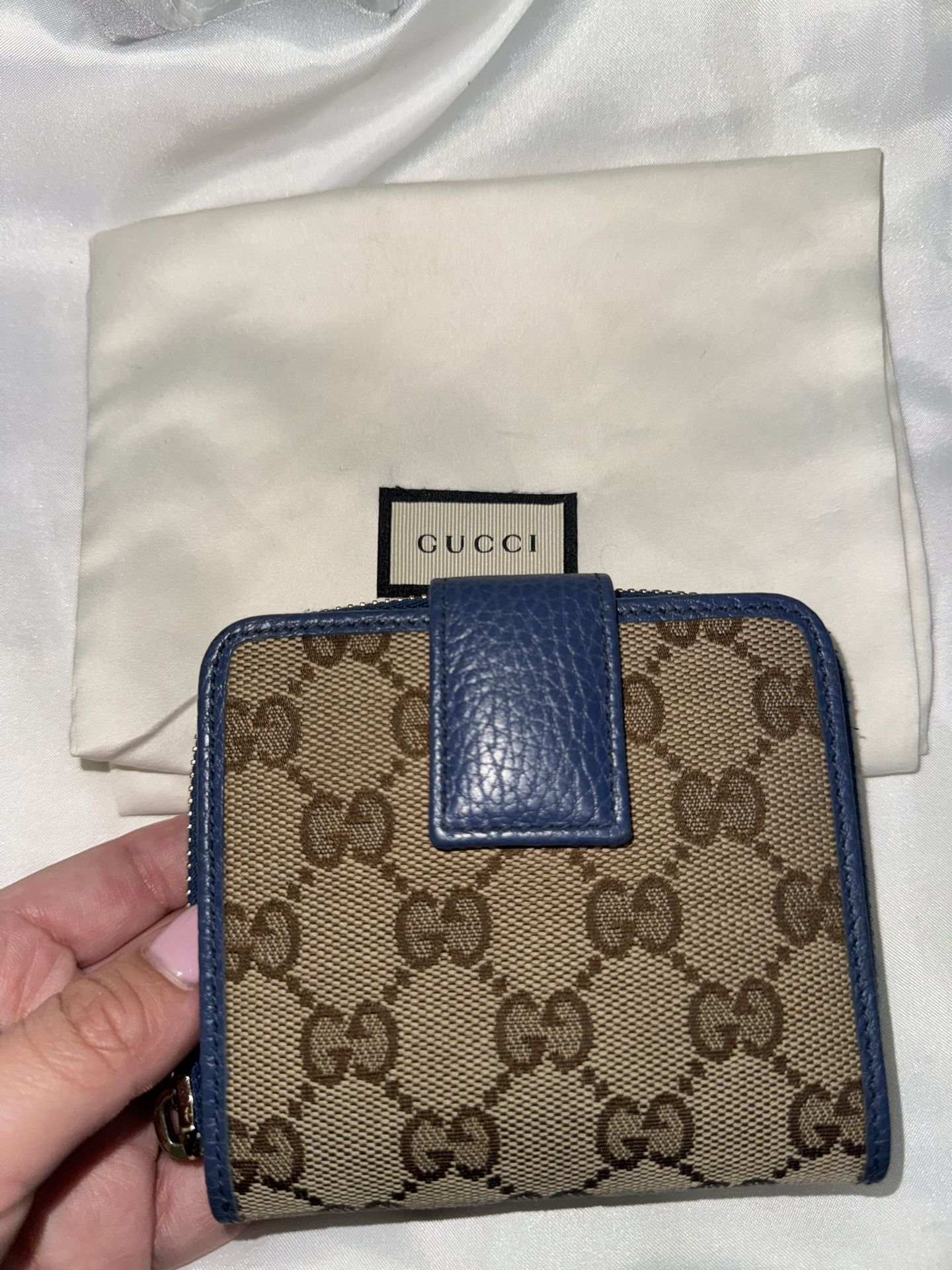 Gucci Blue Wallet 