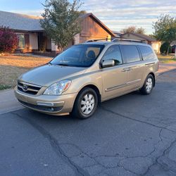 Hyundai Entourage 2009 $3100
