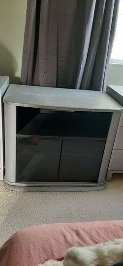 TV Stand in Silver Grey at 31.5 x 19.5 x 26 inches