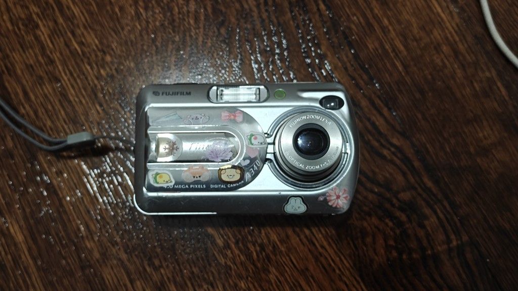 Fujifilm Digital Camera A340