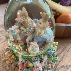 B. EASTER BUNNY MUSICAL Snow Globe Plays "Easter Parade" ADORABLE 3D Animals+!