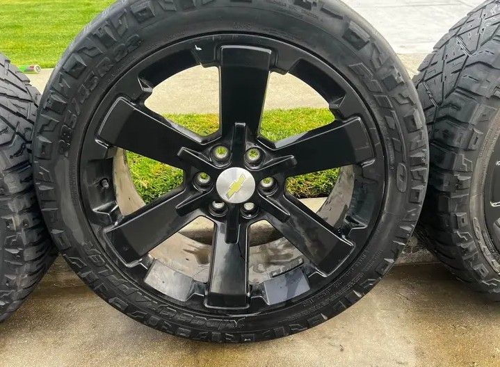 Original Chevrolet 22" X9 Wheels 🛞 for Sale $1000