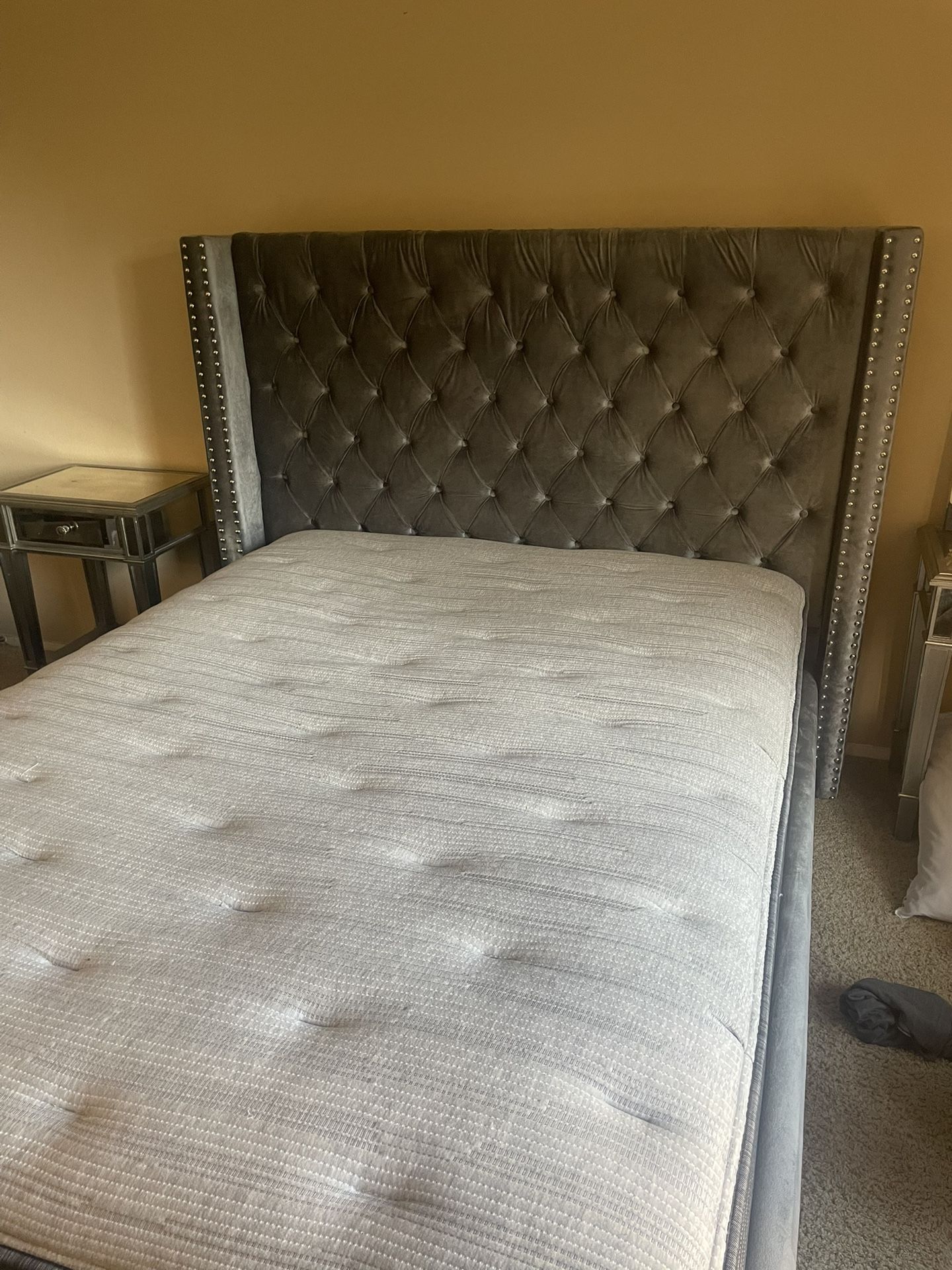 Queen bed Set - Mirrored