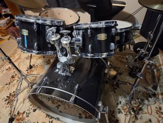 Yamaha 5 piece Piano Black Lacquer all Birch Drums only