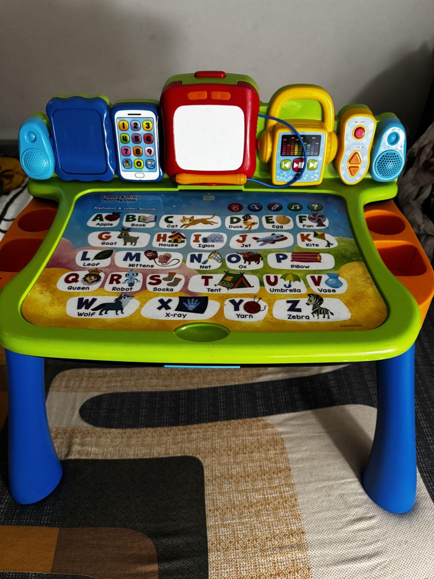 Kids Learn Activity Desk