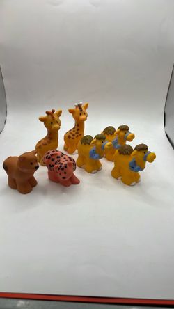 Lot of 7 Fisher Price Little People animals  3 camels,  2 giraffes, 1 bear, 1 leopard