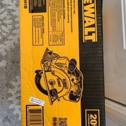 DEWALT 15 Amp Corded 7-1/4 in. Lightweight Circular Saw