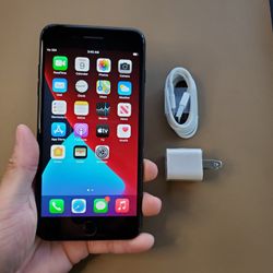 iPhone 7 Plus - UNLOCKED - Like New 