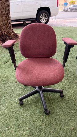 Office Chair with Armrests 15 pick up only