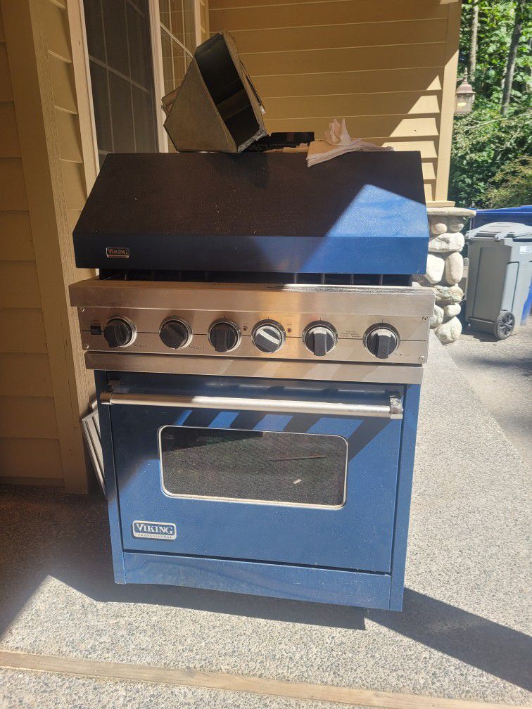 VIKING Range And Hood for Sale in Stanwood, WA - OfferUp
