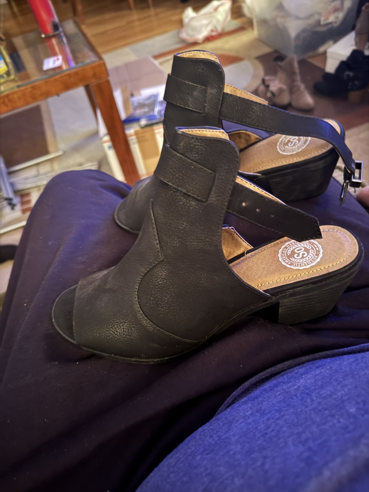 Ladies Shoe Size 8 Black New