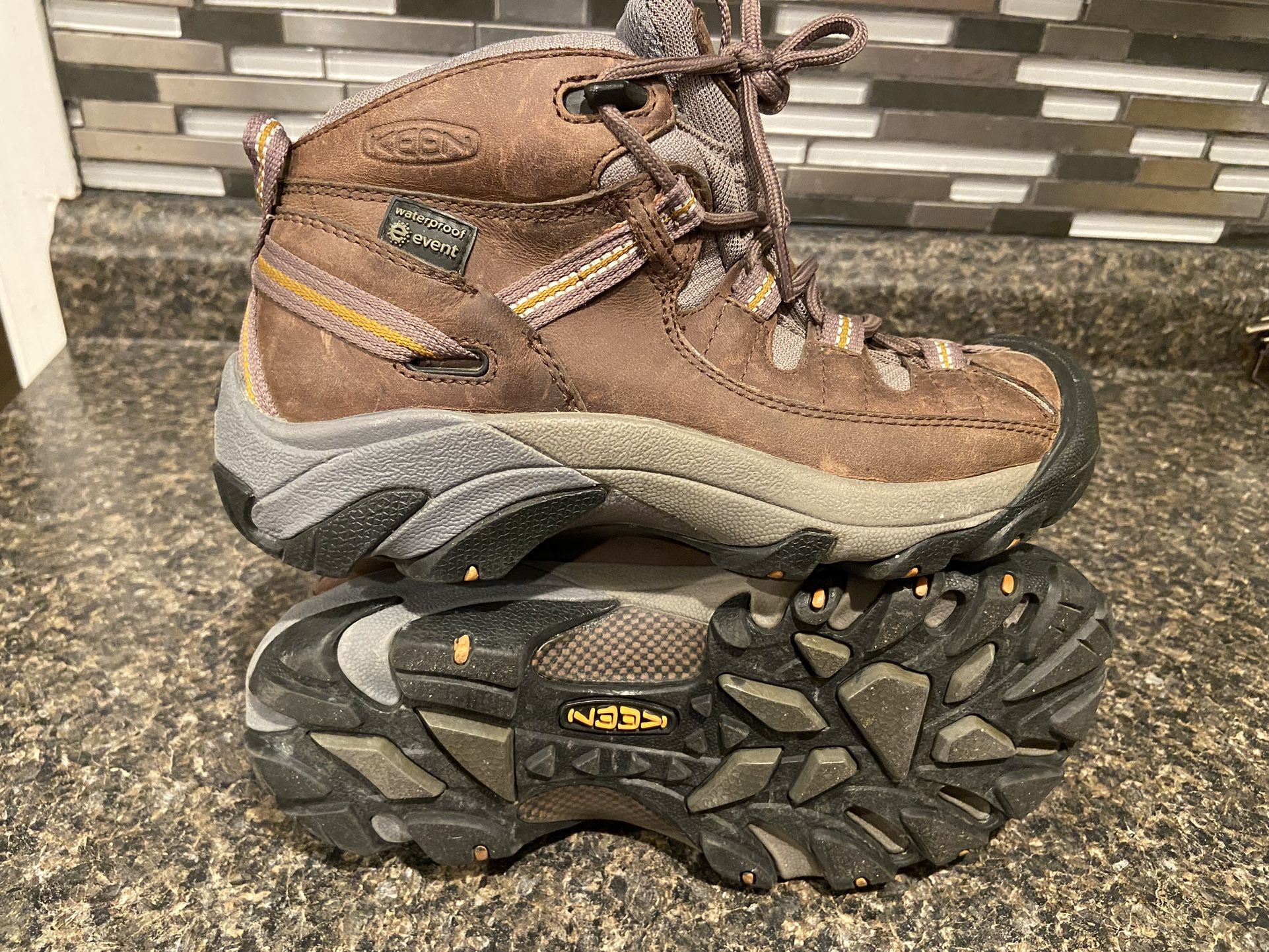 Keen Women’s Hiking Boots Size 6.5