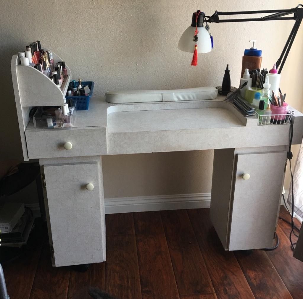 Manicure table