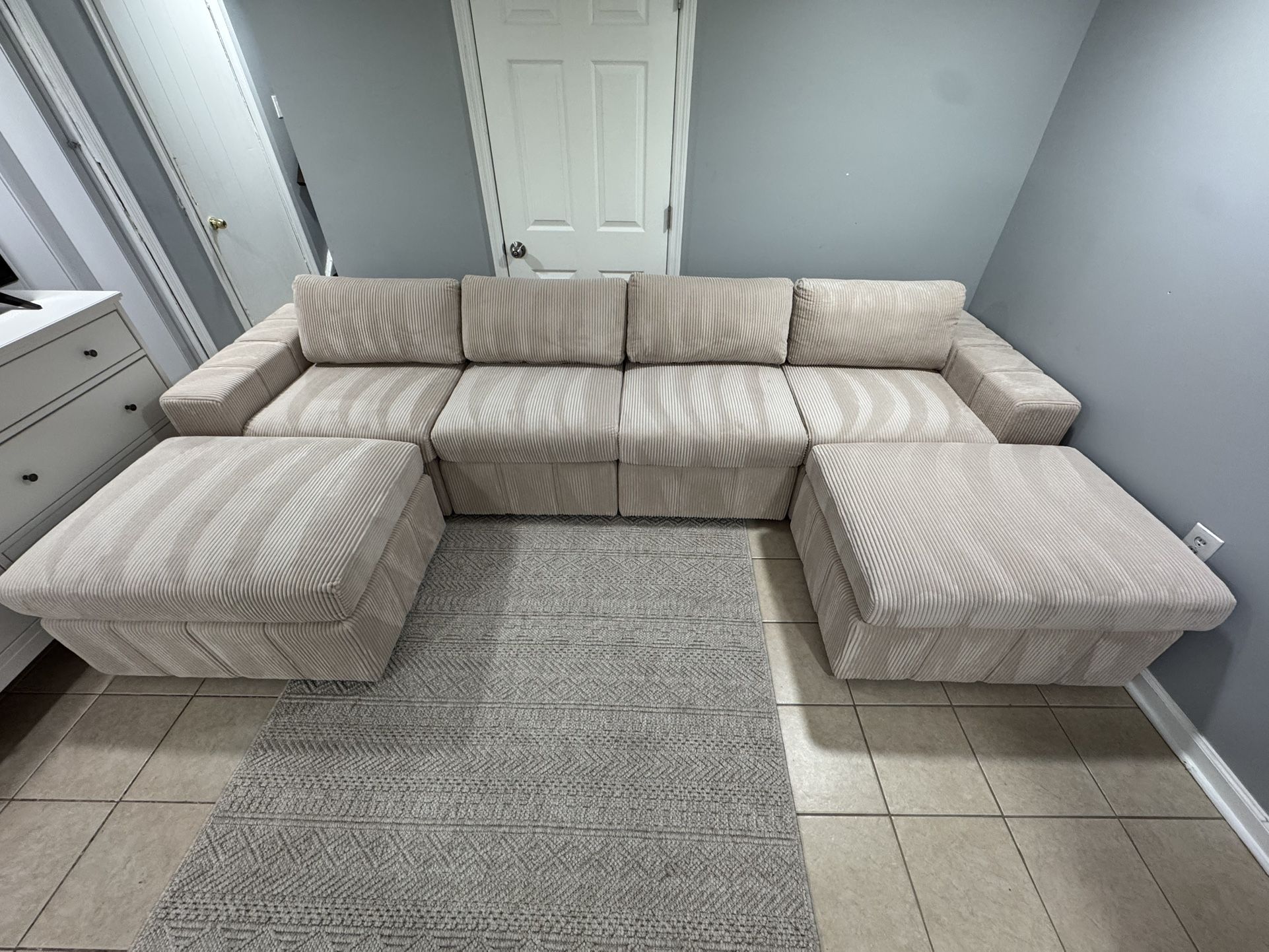 FREE DELIVERY AND INSTALLATION - 🚚 Brand New in Box 📦 Beige 6 Pieces Modular Sectional
